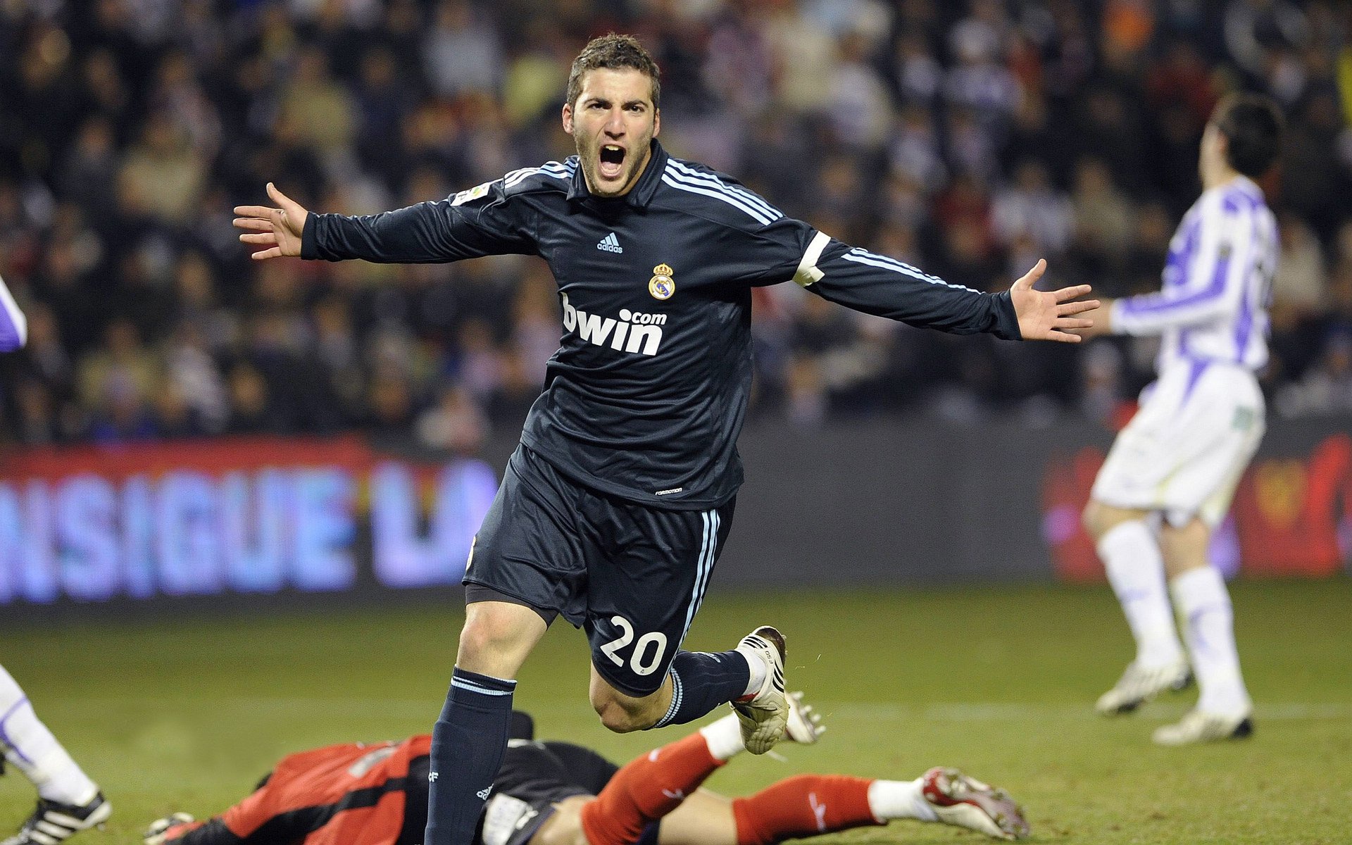 开云综合服务-利物浦险胜对手，欧冠之路任重道远！，利物浦欧冠晋级之路